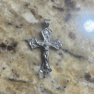 Silver Cross Crucifix Pendant